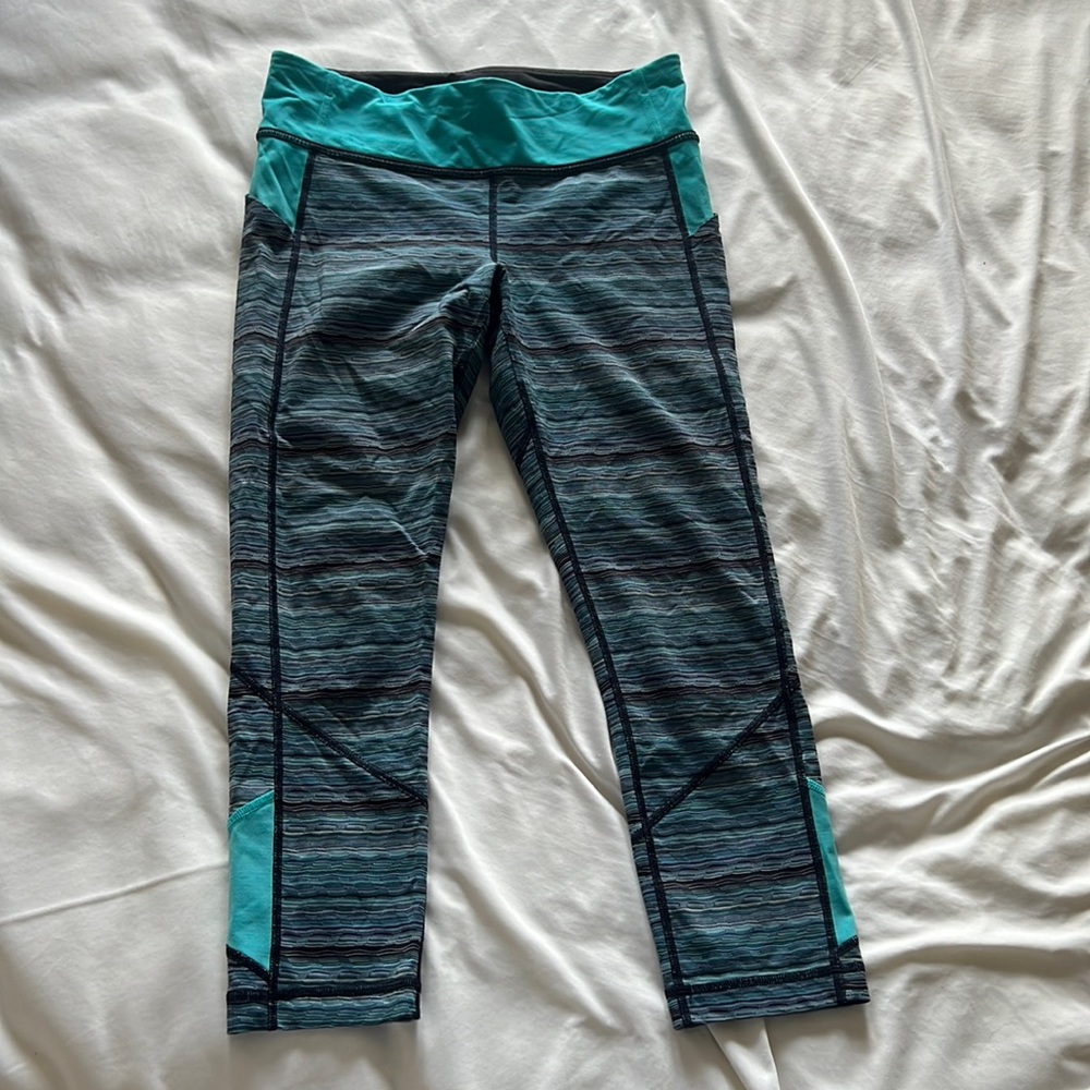 LULULEMON CROP LEGGINGS